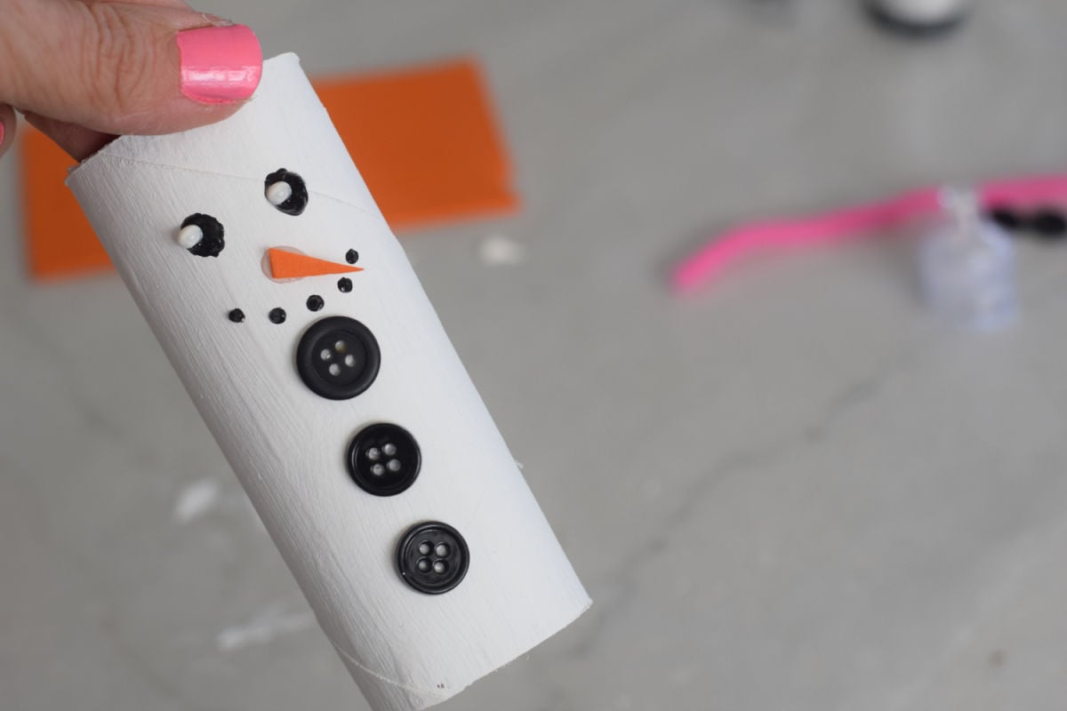 making a paper tube snowman craft 