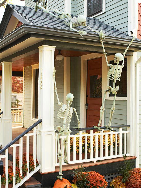 Hilarious Skeleton Yard Displays for Halloween