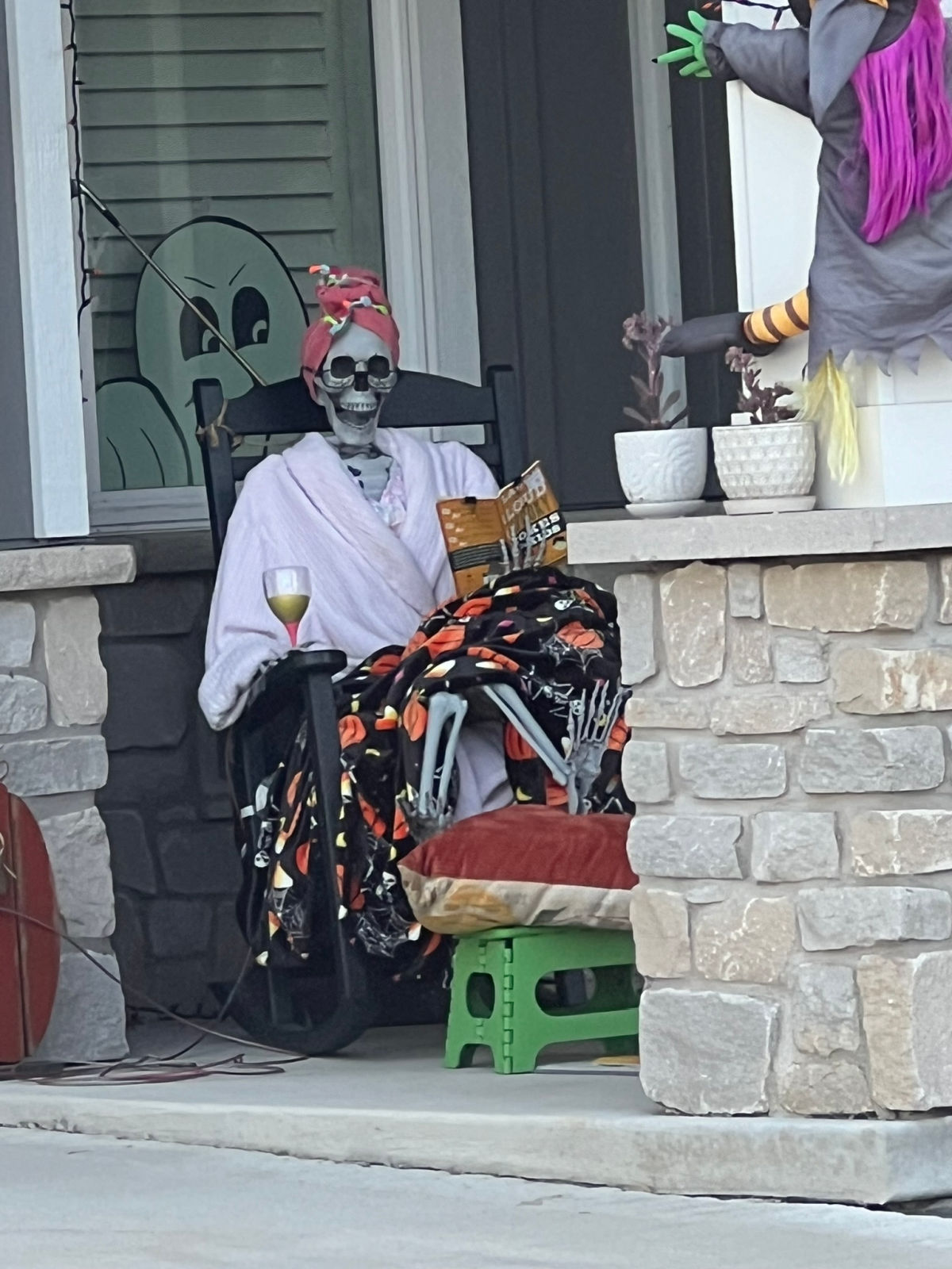 momma skeleton enjoying her wine 