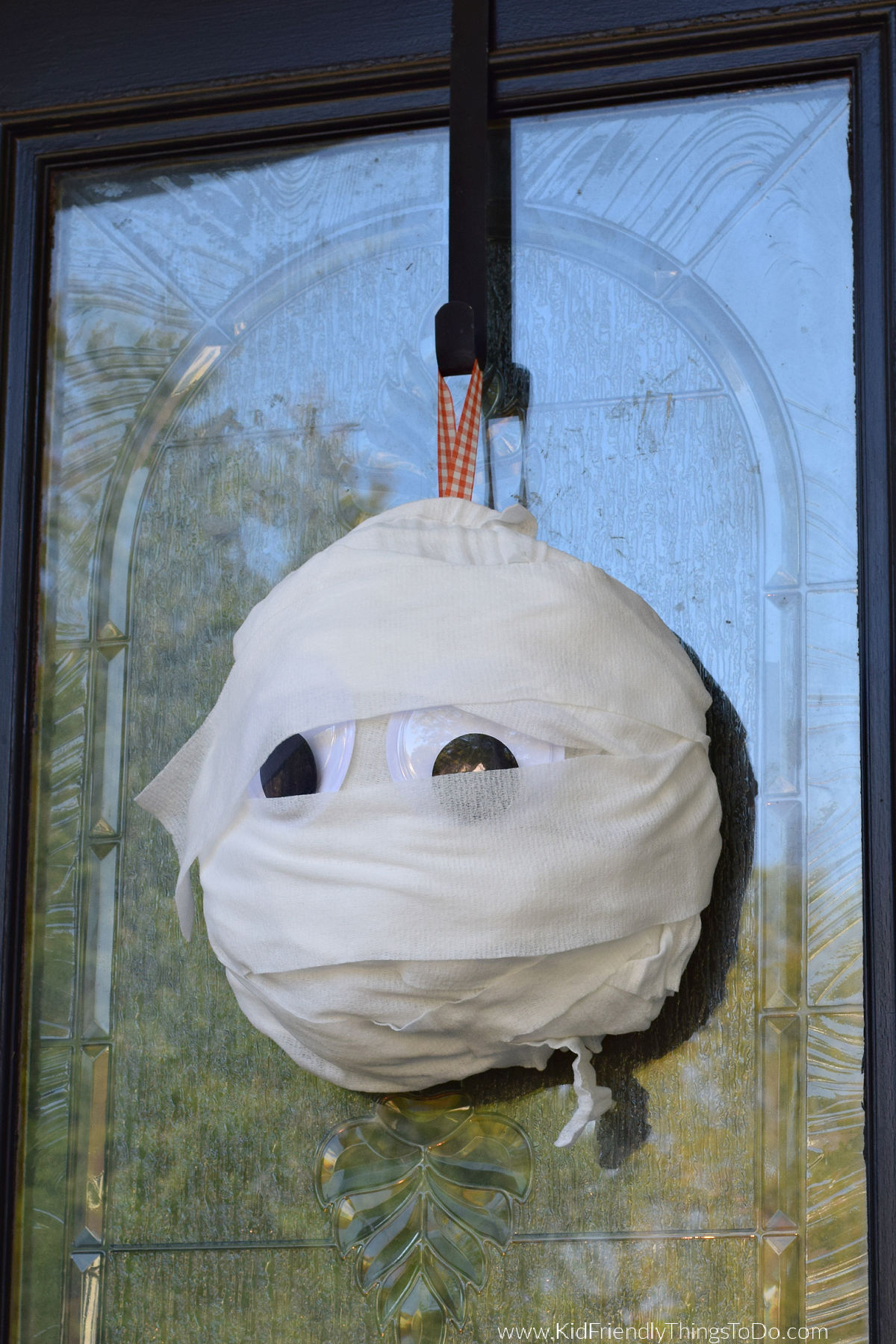 DIY Mummy Wreath for Halloween
