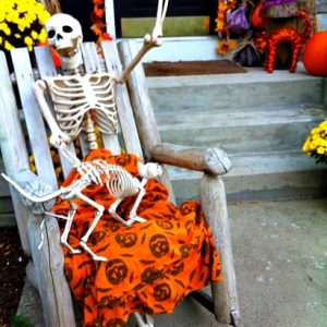Funny Skeleton Display For Halloween