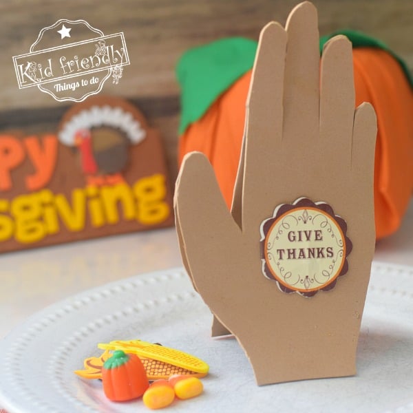 Prayer Craft {Praying Hands} for Thanksgiving | Kid Friendly Things To Do