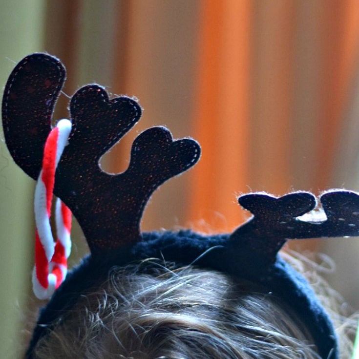 reindeer toss Christmas game