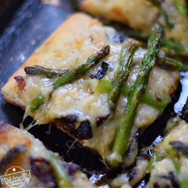 Flat Bread Pizza Recipe with Onion and Asparagus