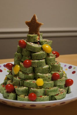 Over 20 Non-Candy, healthy fruit and vegetable Christmas snacks for kids school classroom Christmas parties - www.kidfriendlythingstodo.com