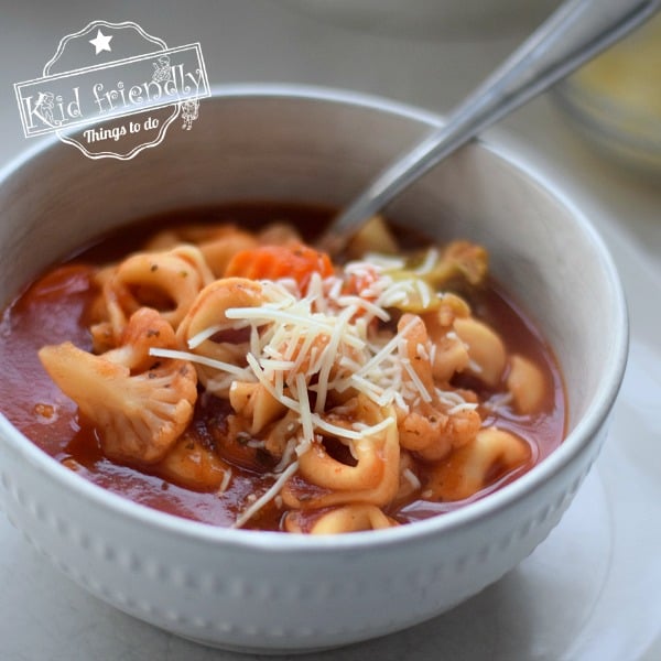 {So Easy} Delicious Tortellini Soup Recipe – Only 4 Ingredients