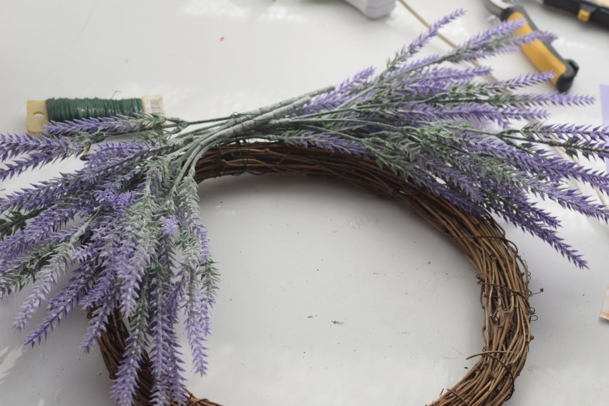 making a lavender wreath