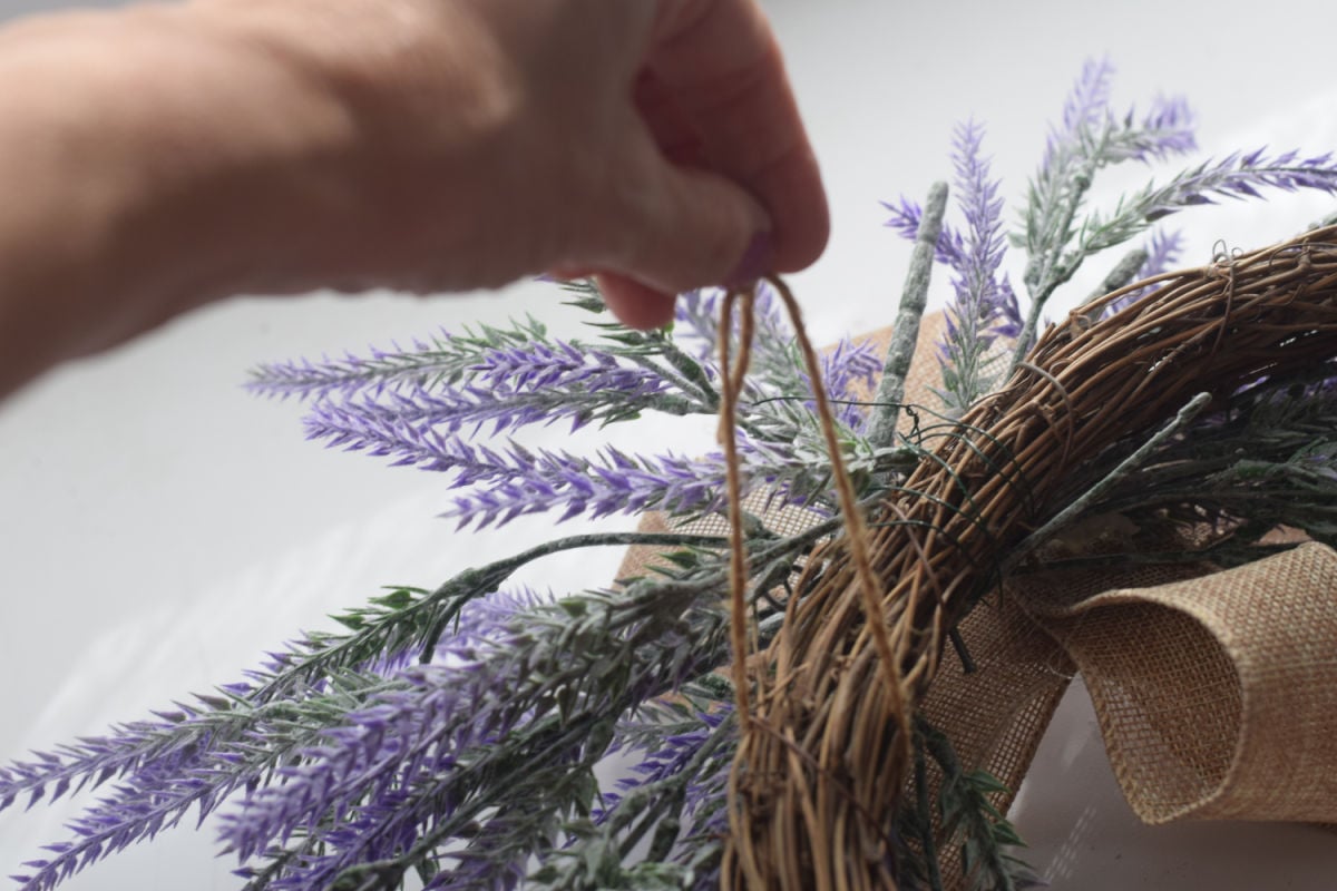 making a lavender wreath