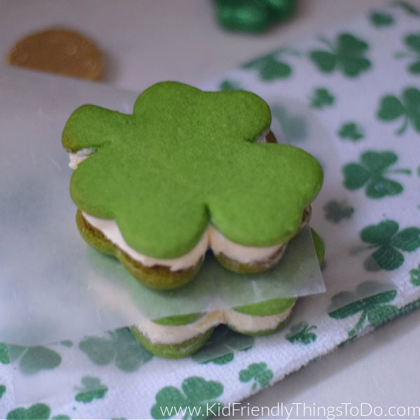 Shamrock Ice Cream Sandwiches | Kid Friendly Things To Do