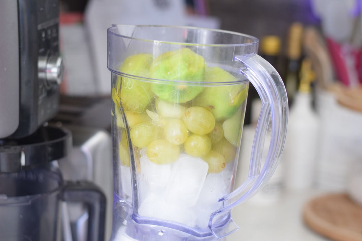 green fruit smoothie ingredients in blender 