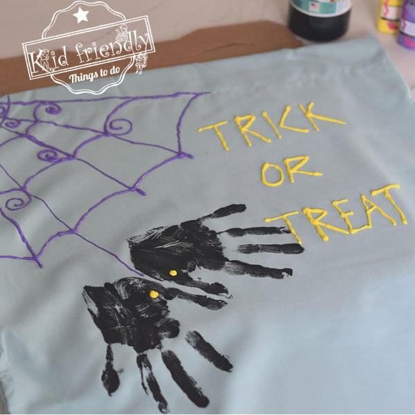 DIY Halloween Trick-Or-Treat Bag {Pillowcase} | Kid Friendly Things To Do