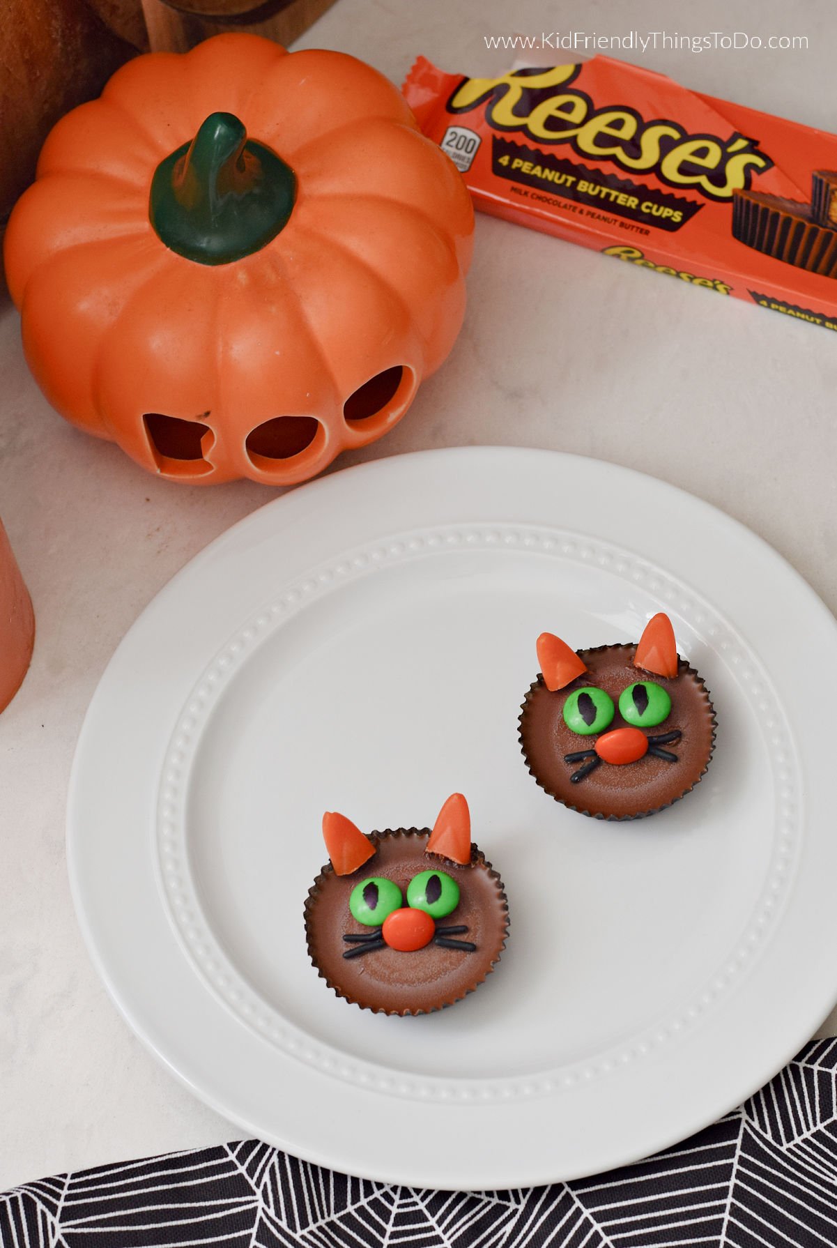 Reese's Halloween cat 