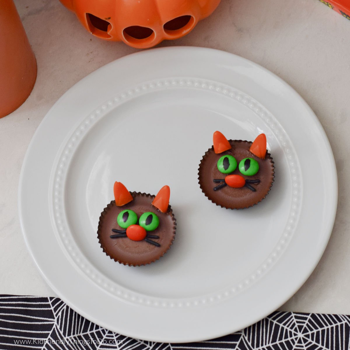 Reese's Halloween cat
