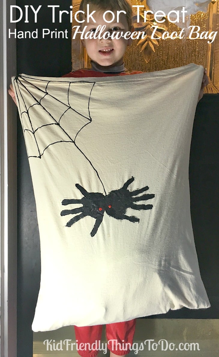 DIY handprint Halloween Spider Candy Bag using a pillowcase! Make your own spider loot bag for Halloween! Simple, and so cute! KidFriendlyThingsToDo.com
