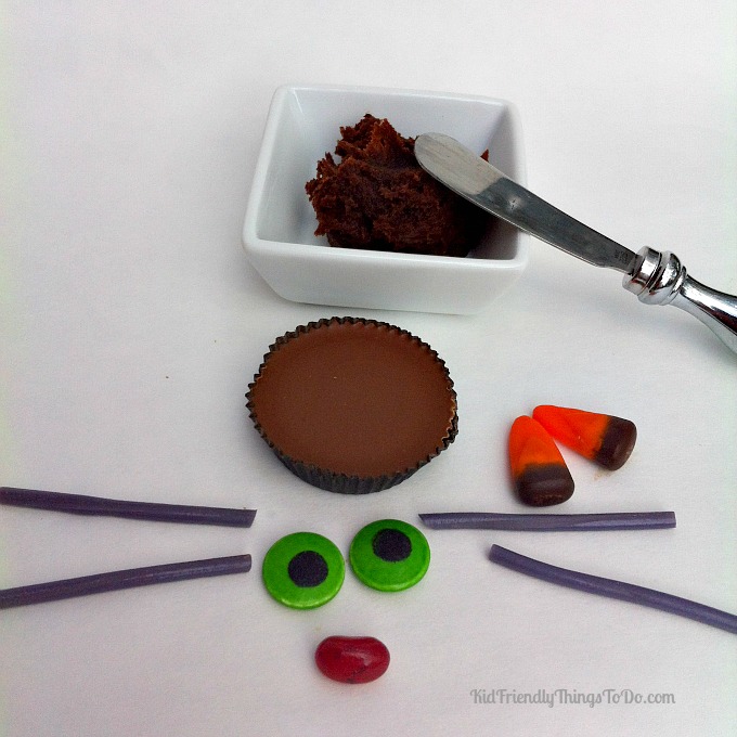 Reese's Halloween Cat Fun Food - KidFriendlyThingsToDo.com