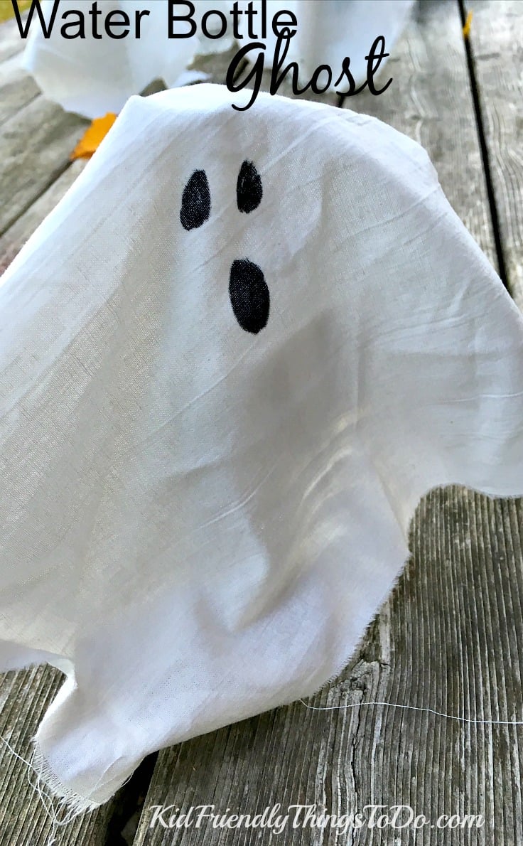 Easy Water Bottle Ghosts For Halloween Party Drinks! - KidFriendlyThingsToDo.com