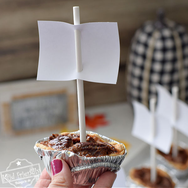 Mayflower Pecan Pies {Thanksgiving Mini Desserts} | Kid Friendly Things To Do
