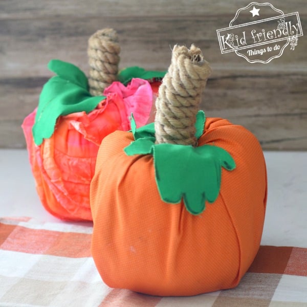 Toilet Paper Roll Pumpkin {with Hand Print Leaves} | Kid Friendly Things To Do