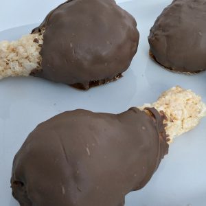 Chocolate Covered Rice Krispies Treats Turkey Legs. A fun food for a kid's Thanksgiving treat! - KidFriendlyThingsToDo.com
