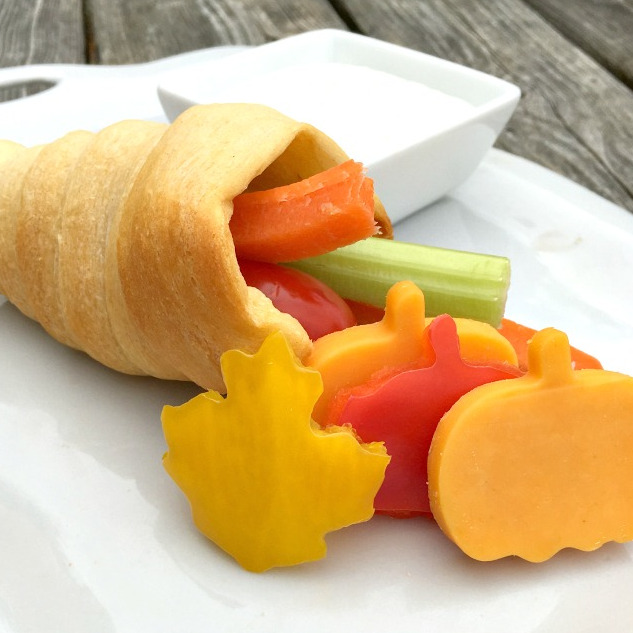 Read more about the article Crescent Roll Cornucopias  {A Thanksgiving Snack for Kids}