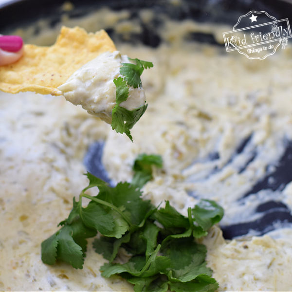 Read more about the article Easy Skillet Queso Verde Dip Recipe | Kid Friendly Things To Do