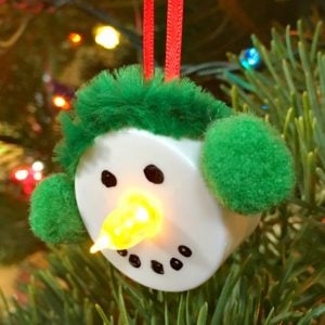Easy Snowman Tea Light Ornament Craft for the perfect stress free craft with kids! - Great for a classroom party - KidFriendlyThingsToDo.com