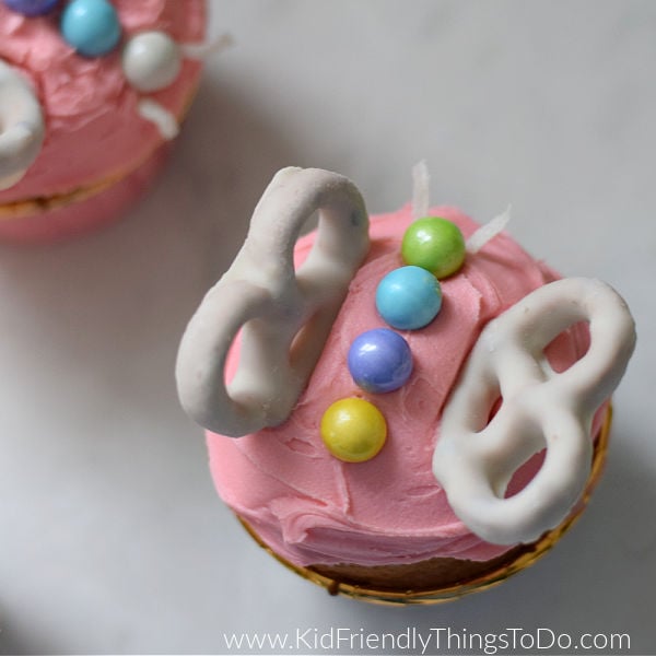 An Easy Butterfly Cupcake With Step-By-Step Instructions