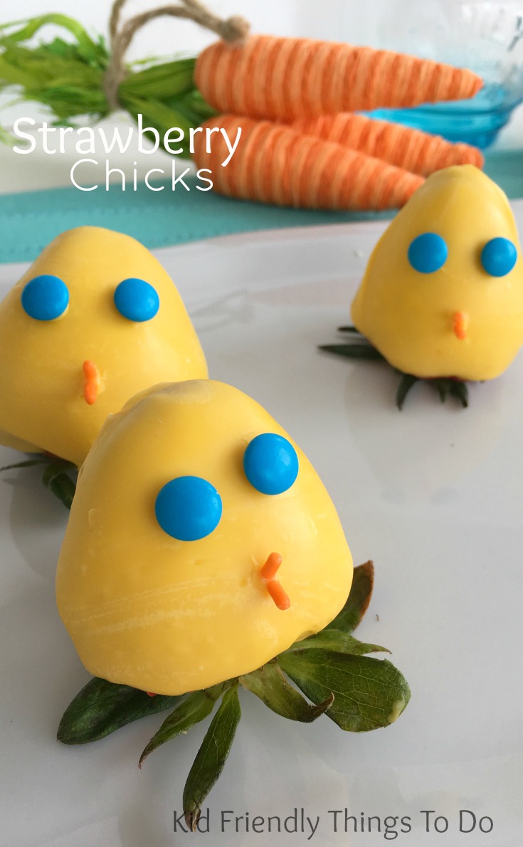 Chocolate Covered Strawberry Spring Chicks are perfect for Easter fun foods. So adorable - KidFriendlyThingsToDo.com