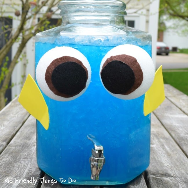 A Finding Dory Party Drink for Kids - This is the perfect drink of an ocean themed or Finding Dory birthday party! - KidFriendlyThingsToDo.com