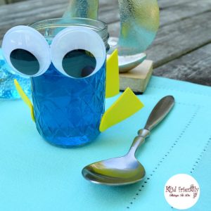 A super easy Finding Dory Jello Party Snack for birthday parties or just for fun. Great for an ocean or under the sea birthday, too! KidFriendlyThingsToDo.com