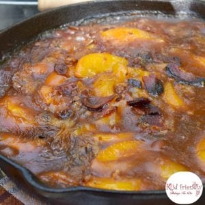 Peaches and Root Beer Campfire Baked Beans - Great for the grill, camping or summer parties! www.kidfriendlythingstodo.com