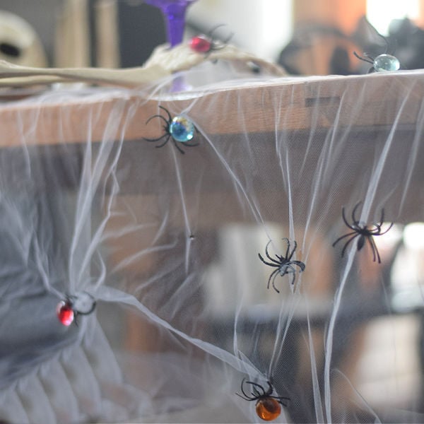 DIY Spooky Halloween Table Decoration {Tablecloth Idea}