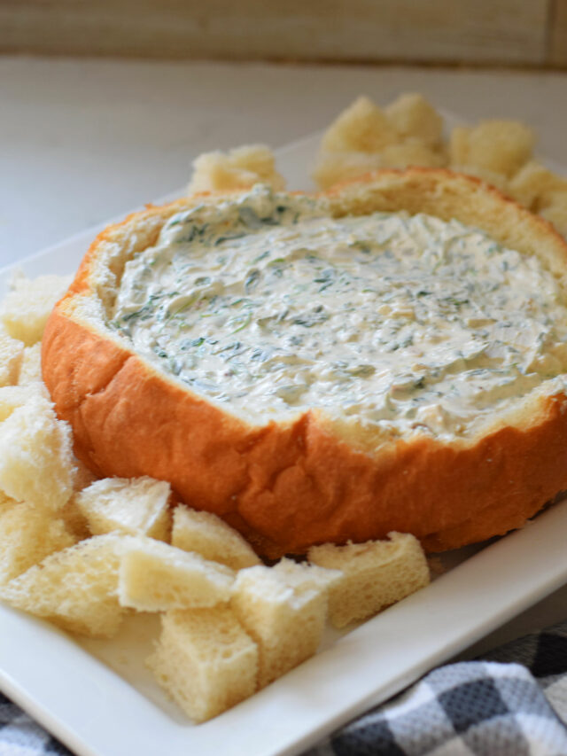 Classic and Easy Spinach Dip in a Bread Bowl Recipe – Story