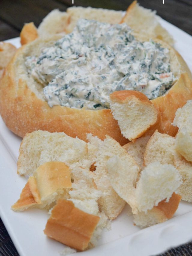 spinach dip in a bread bowl