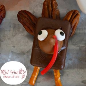 Chocolate & Caramel Turkey Treats for a Thanksgiving With Kids Fun Food - Almost like a turtle! So yummy and easy to make! www.kidfriendlythingstodo.com
