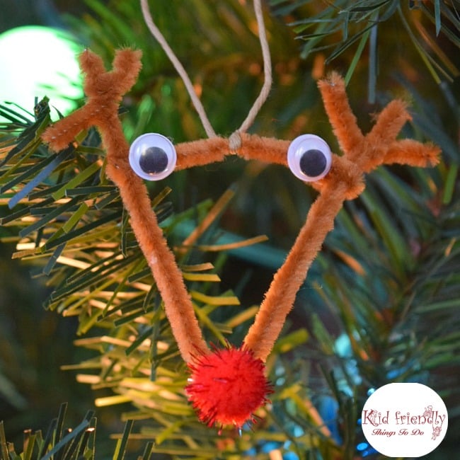 You are currently viewing Easy DIY Pipe Cleaner Rudolph Ornament for Kids to Make