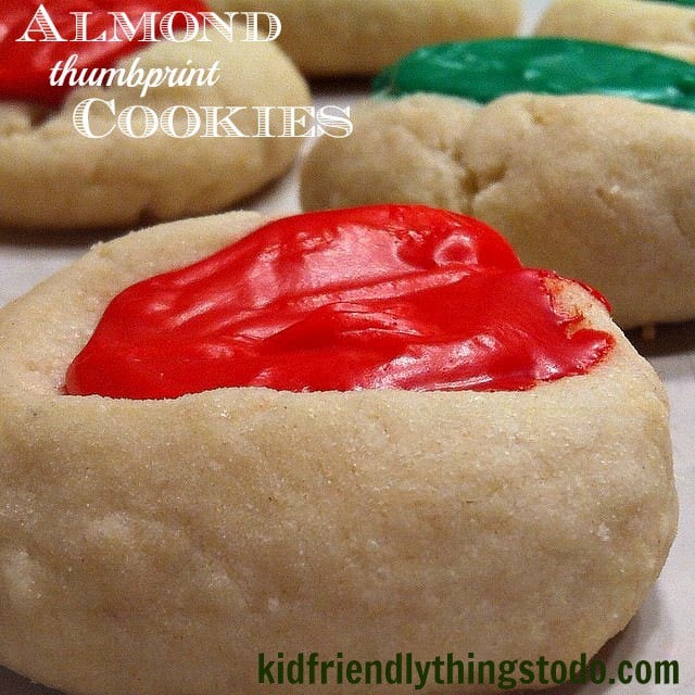 21 of the most simple, adorable and yummy looking Christmas cookies for the kids to help make! www.kidfriendlythingstodo.com