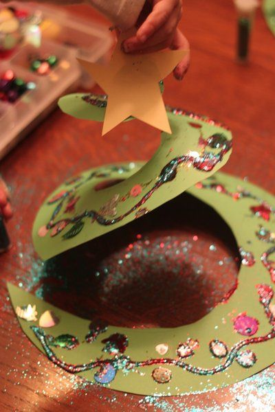 Over 30 Easy to make ornaments for kids Christmas parties at school or just for fun! www.kidfriendlythingstodo.com
