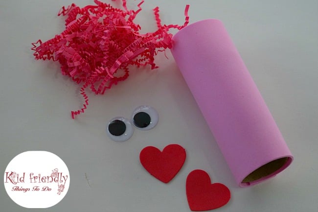 Look at this easy and  adorable Valentine Creature! Perfect for preschool kids and elementary school Valentine's Day party craft. You can get everything at the Dollar Store! www.kidfriendlythingstodo.com