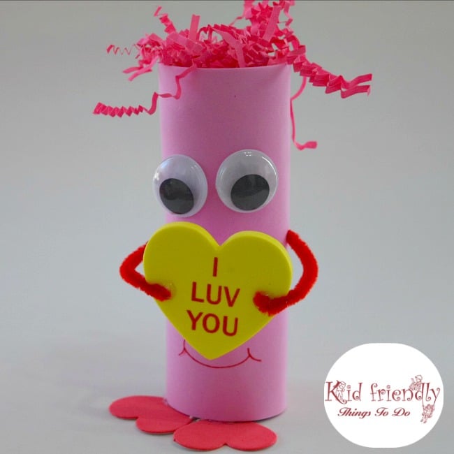 Look at this easy and adorable Valentine Creature! Perfect for preschool kids and elementary school Valentine's Day party craft. You can get everything at the Dollar Store! www.kidfriendlythingstodo.com
