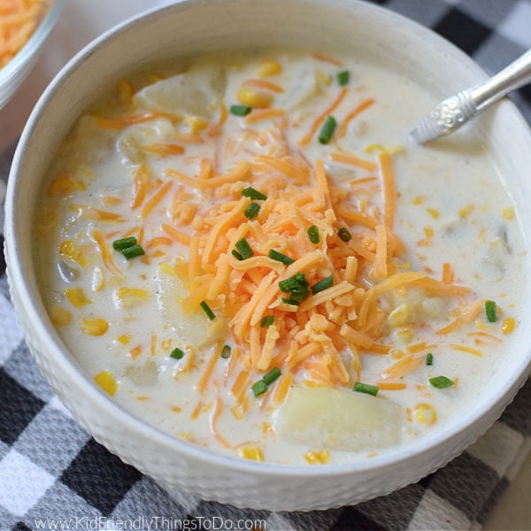 Creamy Potato Soup {Quick & Easy}
