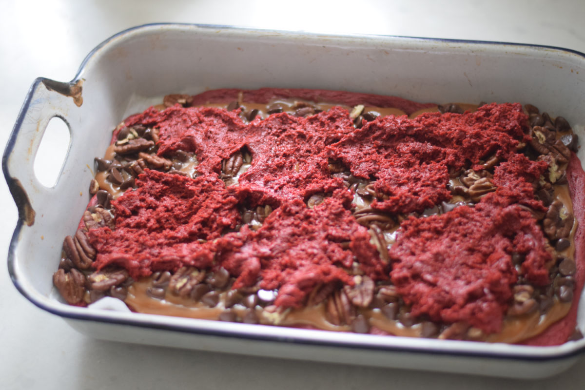 making red velvet turtle brownies 