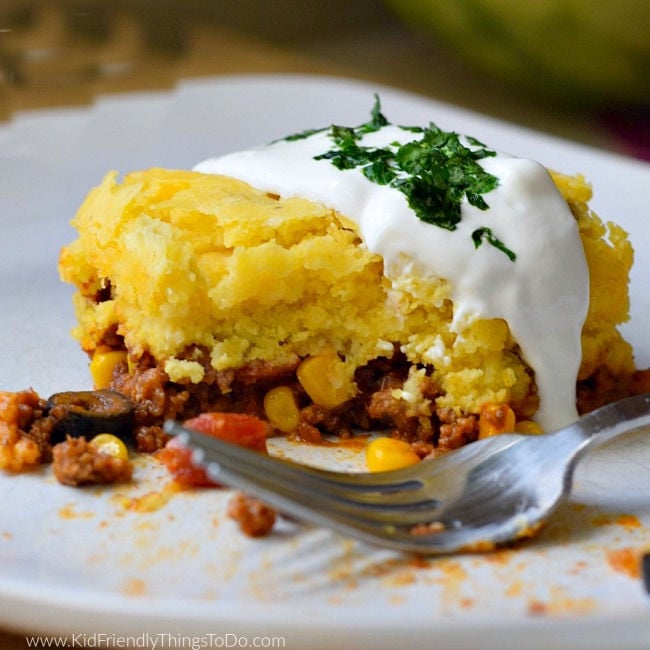 Read more about the article Cornbread and Ground Beef Mexican Casserole Recipe