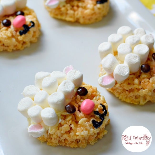 Cute and Easy to Make Little Lamb Rice Krispies Treat for Easter - Perfect for Easter, spring, or farm animal party! www.kidfriendlythingstodo.com
