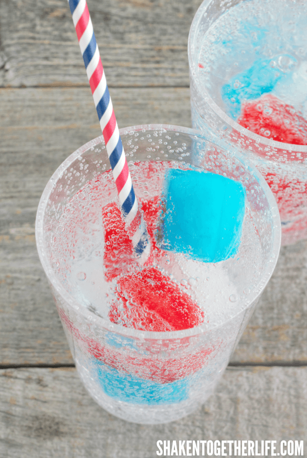 Over 35 Patriotic Party Ideas! Crafts, DIY Decorations, fun food treats and Recipes. Perfect for Memorial Day, Fourth of July and Labor day fun or summer fun - www.kidfriendlythingstodo.com