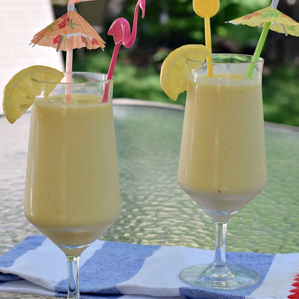 Read more about the article Easy 5 Ingredient Tropical Smoothie