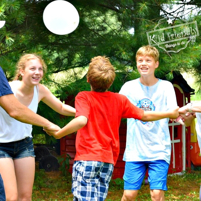 Just Keep it Up - A Fun Balloon Game for Kids, Teens and Adults to Play - perfect for indoor or outdoor. Great party game - www.kidfriendlythingstodo.com