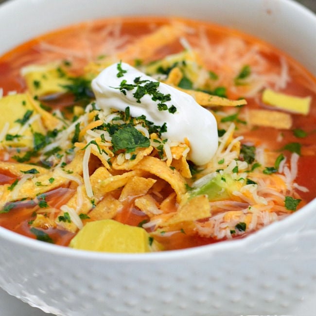 You are currently viewing Easy and Healthy Slow Cooker Chicken Tortilla Soup Recipe
