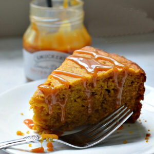 Moist and Delicious Slow Cooker Pumpkin Cake Recipe