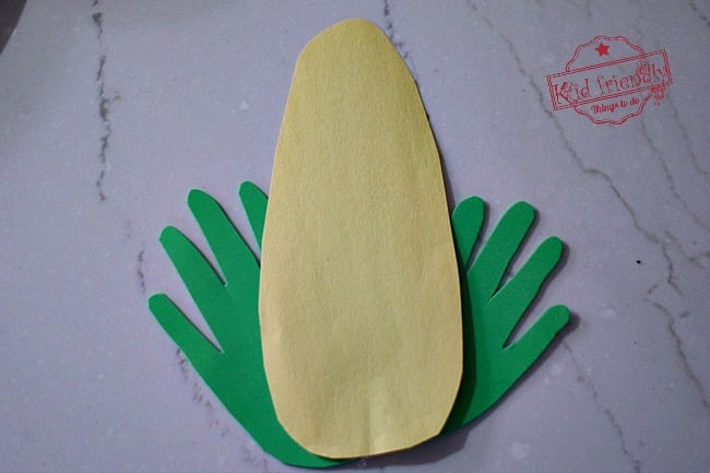 Easy and Sweet Handprint Indian Corn Craft for Kids to Make - Great fall craft for preschool or elementary school - www.kidfriendlythingstodo.com